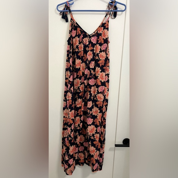 Old Navy Floral Maxi Dress - Picture 5 of 6